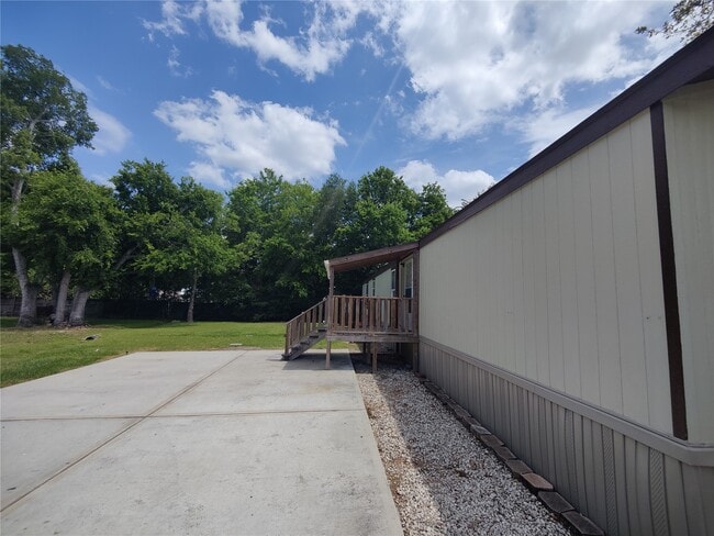 Building Photo - 16303 Dundee Rd