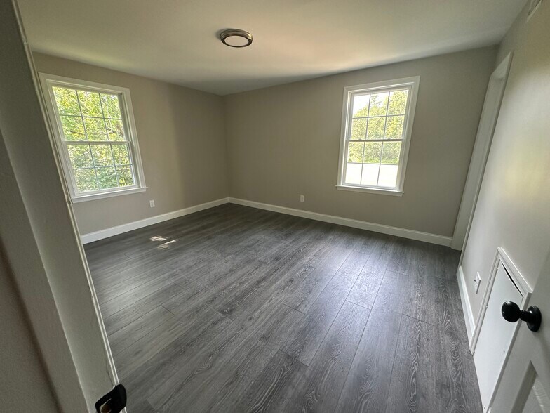 Building Photo - 1677 Bluebird Dr