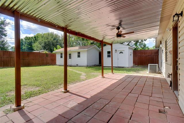 Building Photo - 902 Jardin Dr