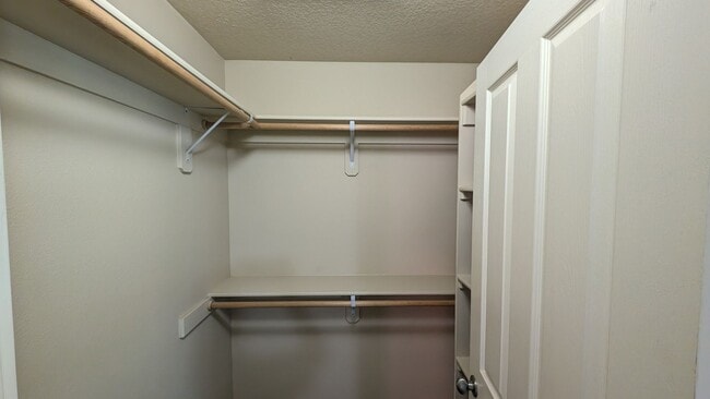 Building Photo - Great four bedroom home in Aloha!