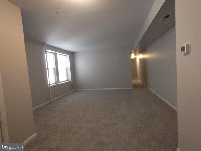Building Photo - 307 Dolphin St
