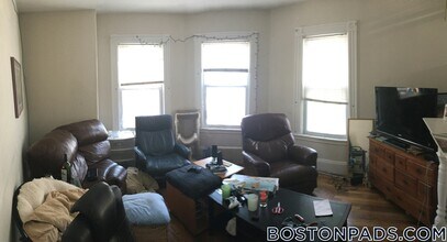 Building Photo - 256 Summer St