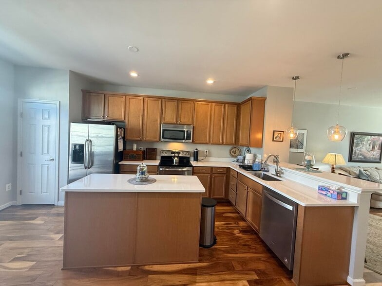 Building Photo - 14050 Cannondale Way