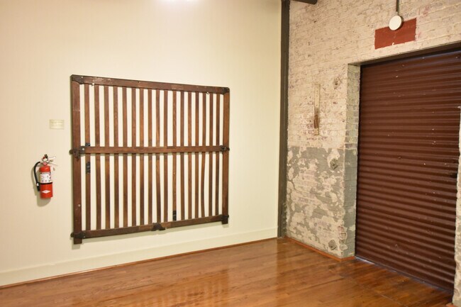 Building Photo - Stunning  2 Bedroom Loft @ Piedmont Leaf Lofts in Innovation Quarter!