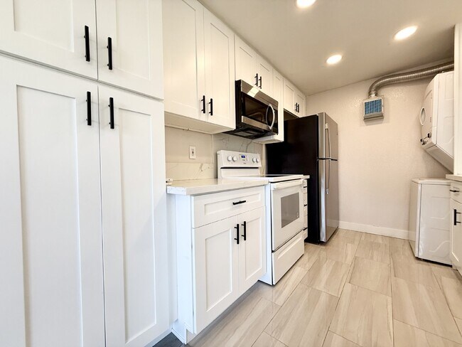 Building Photo - 4119 Highland Ave