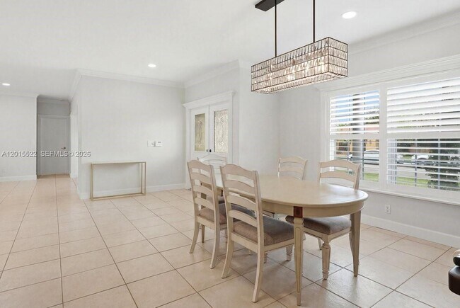 Building Photo - 16530 Lake Tree Dr