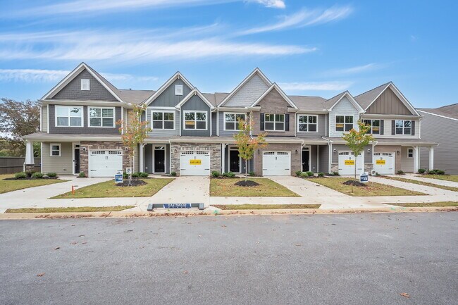 Building Photo - Elegant 3BR,2.5BA Townhome with Modern Finishes $1950/mo rent***