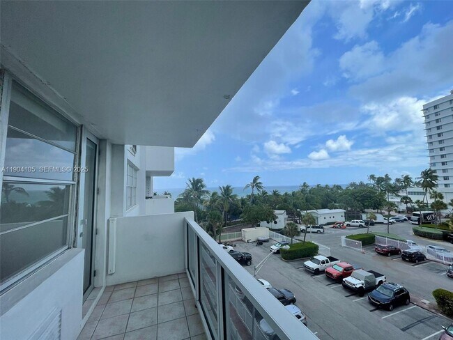 Building Photo - 5313 Collins Ave