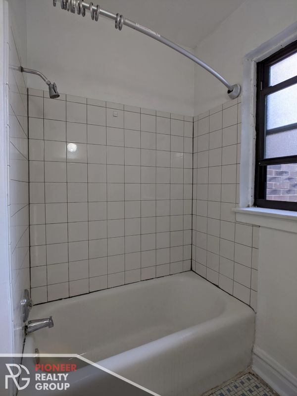 Building Photo - 4829 N Damen Ave
