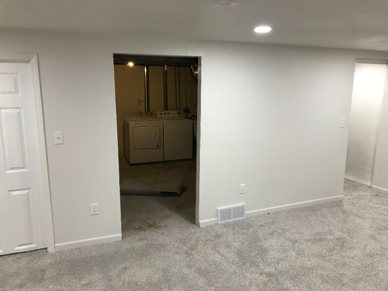 Building Photo - 2909 E Claudette Dr