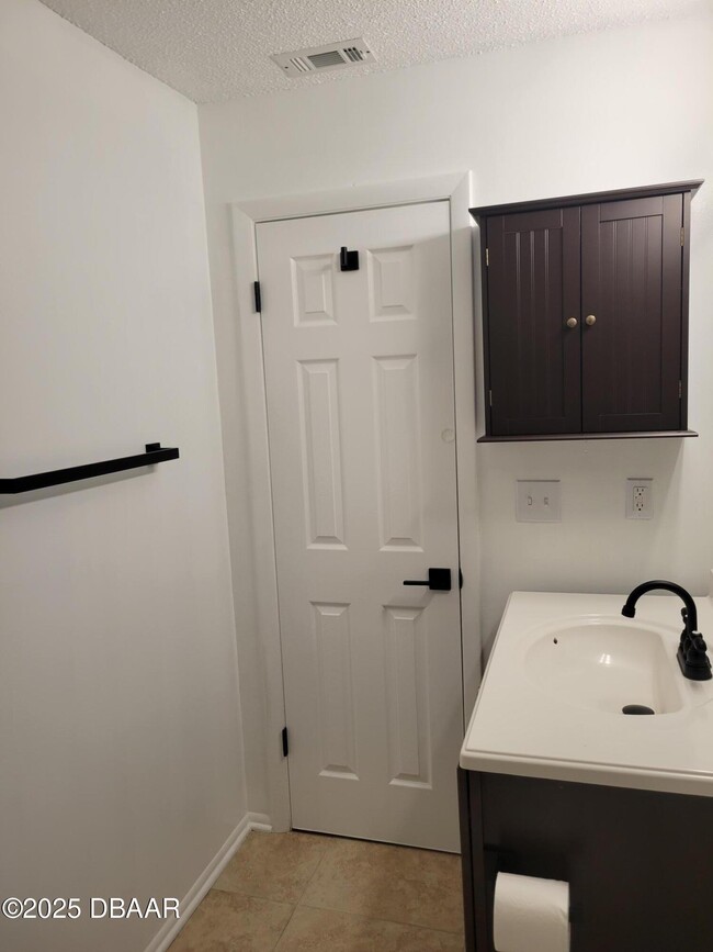 Building Photo - 1112 5th St