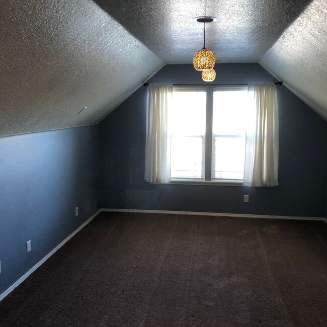 Building Photo - 2687 NW Oak Ridge Dr