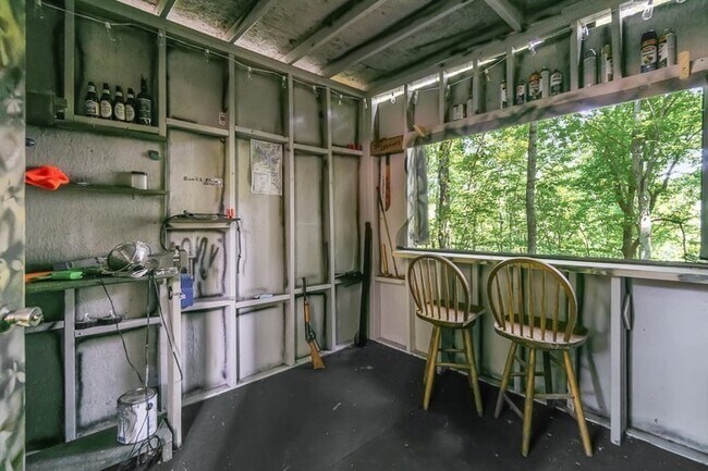 Building Photo - 283 Shiloh Ln