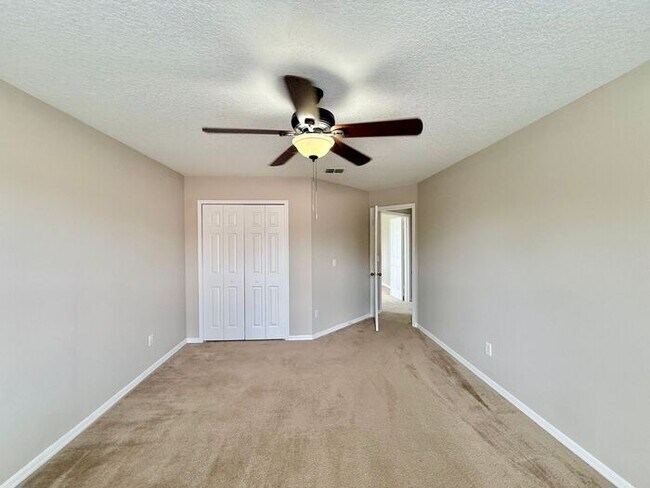Building Photo - LARGE AND SPACIOUS 4/3 HOME IN EAST ORLANDO WEDGEFIED COMMUNITY