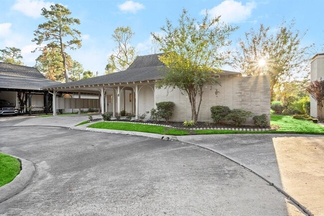 Building Photo - 8 Champions Colony E