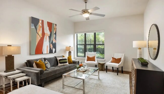 Building Photo - Elegant 2/2 Apt – Modern Living at Its Best!