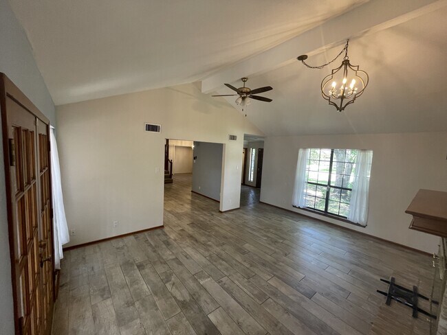 Building Photo - 1214 Timber Bay
