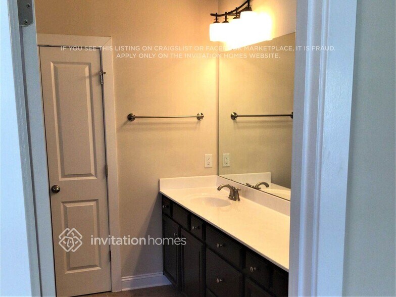 Building Photo - 14051 Old Vermillion Dr