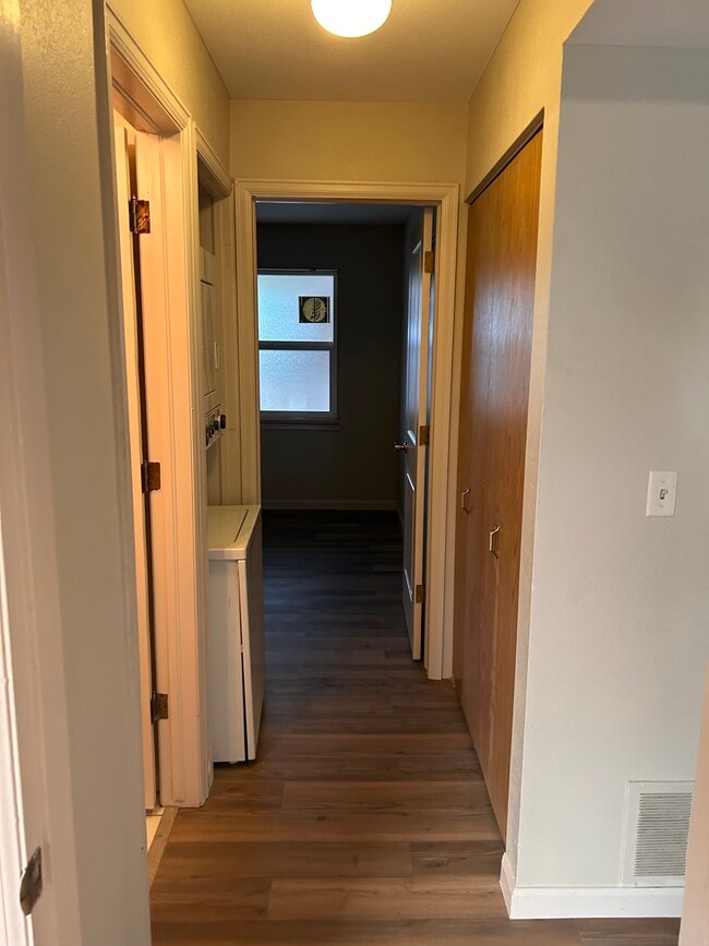 Building Photo - 1195 S Gilbert St