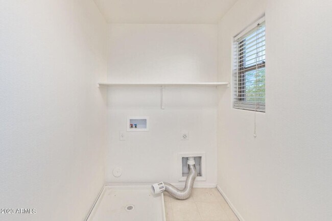 Building Photo - Spacious 3 bed, 2.5 bath in Maricopa
