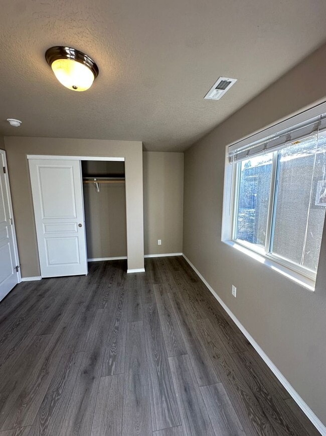 Building Photo - Comfortable Bend Living – 3 Bedroom Home with Spacious Bonus Room!