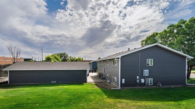 Building Photo - 1621 Kelby Dr