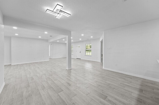 Building Photo - 22 13th Ave N