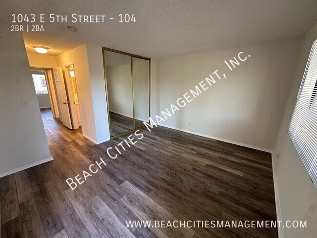 Building Photo - 1043 E 5th St