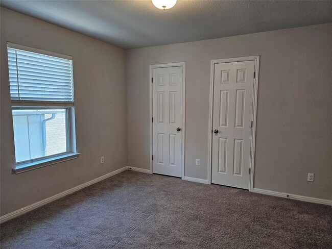 Building Photo - 128 Munk Ln