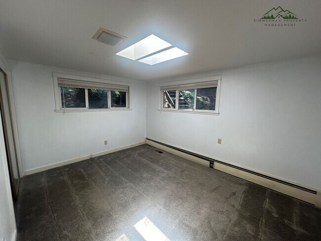 Building Photo - 320 Sunset Dr