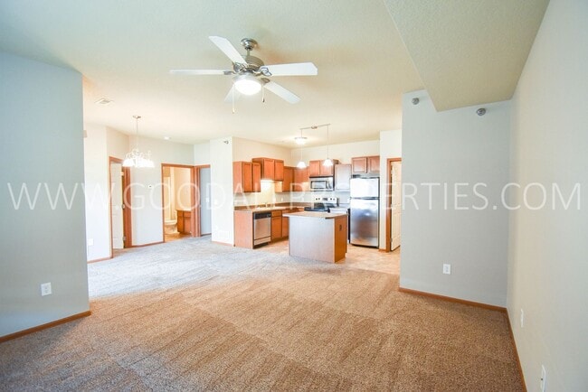 Building Photo - 2 Bedroom 2 Bath Condo on the Ground level with detached garage!