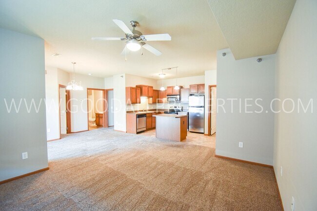Building Photo - 2 Bedroom 2 Bath Condo w/ Garage on the gr...