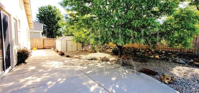 Building Photo - Beautiful 3 bedroom 2 bath plus 2 car garage in Damonte Ranch with New Carpet & Paint