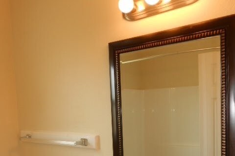 Bath room - 745 N Nicholson Ave