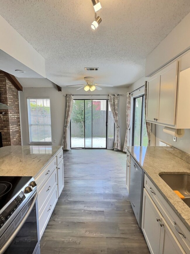 Building Photo - 2 Bedroom 2 Bathroom home in Biloxi, MS!
