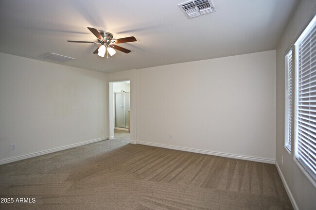 Building Photo - 1087 E Ibis St