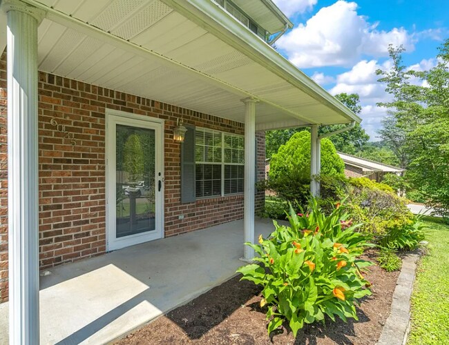Building Photo - 3 Bedroom Home in North Knoxville | Fenced Yard | 1-Car Garage | Available Now