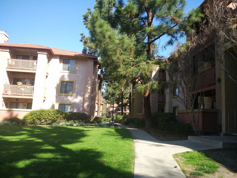 Building Photo - 12067 Alta Carmel Ct