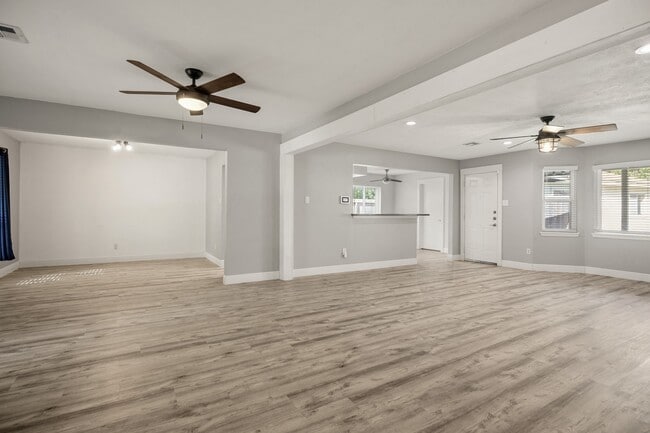 Building Photo - 1419 Basilan Ln