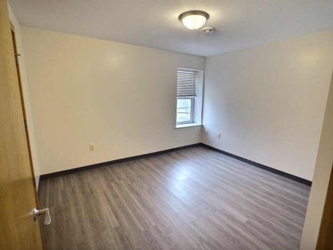 Building Photo - 823 Main Street Unit A/B/C/D C