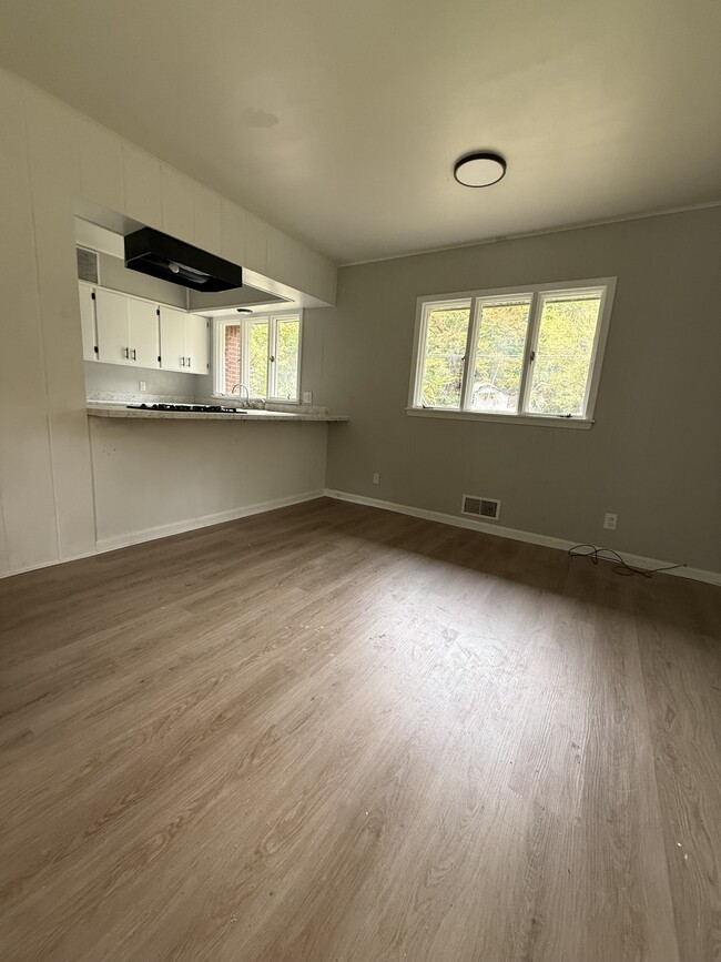 Building Photo - 405 Tyus St