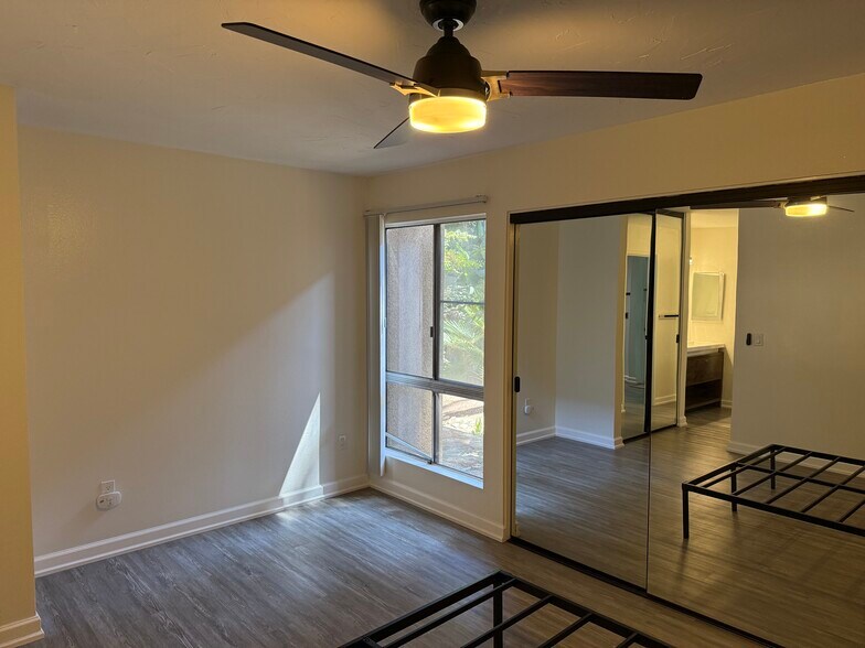 Building Photo - 1615 Hotel Cir S