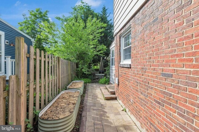 Building Photo - 247 Lawnside Ave