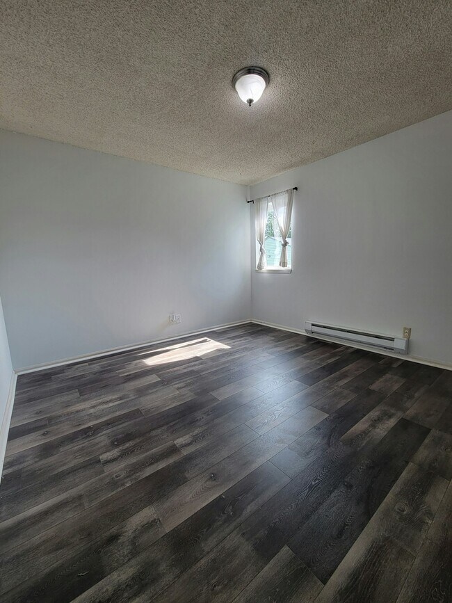 Building Photo - 318 S 174th Pl