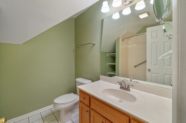 Building Photo - 7037 Mooreland Ct