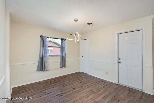 Building Photo - 2425 Heritage Dr