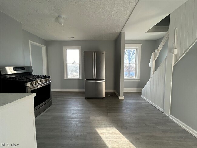 Building Photo - 11702 Brookfield Ave
