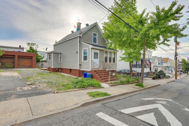 Building Photo - 301 Lembeck Ave