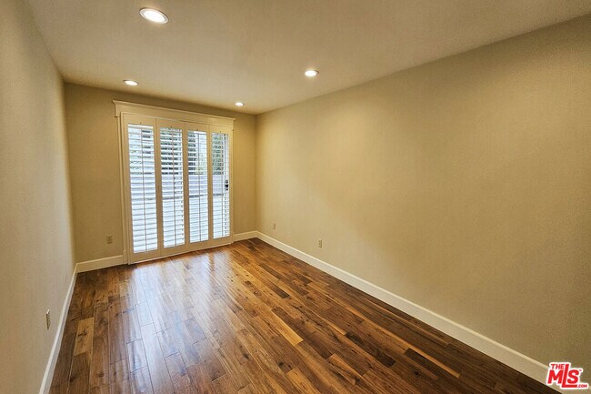 Building Photo - 382 E California Blvd