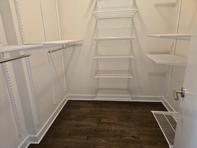 Building Photo - 2744 N Lincoln Ave